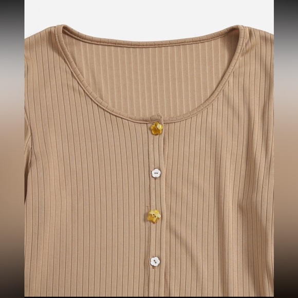 3/$20 NWT brown button up shirt with funky buttons small - Picture 3 of 7